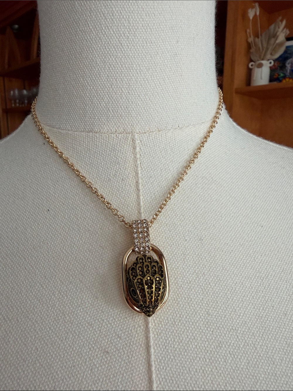 NWT Kurt Geiger Eagled Pendant Necklace with Crystals Gigtable Christmas